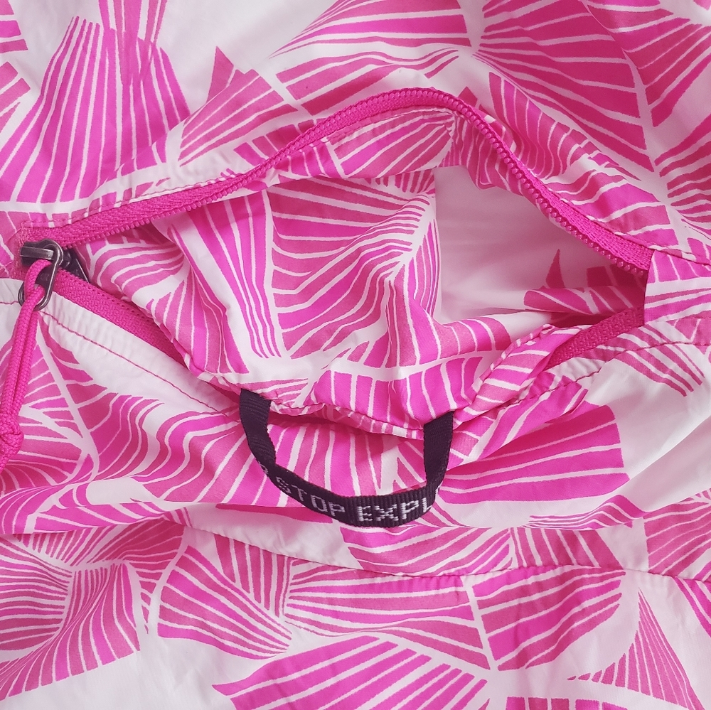 North Face Packable Wind Breaker Euc - image 3